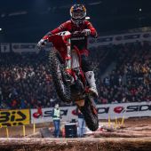 Das war eine harte Rennnacht, aber Taddy Blazusiak kämpfte in der zweiten Runde der FIM SuperEnduro Weltmeisterschaft 2023 hart und belegte einen spektakulären dritten Platz!